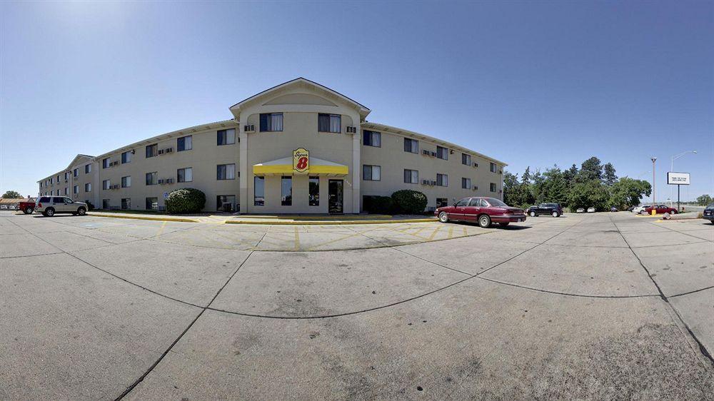 Super 8 By Wyndham Lincoln North Hotel Ngoại thất bức ảnh