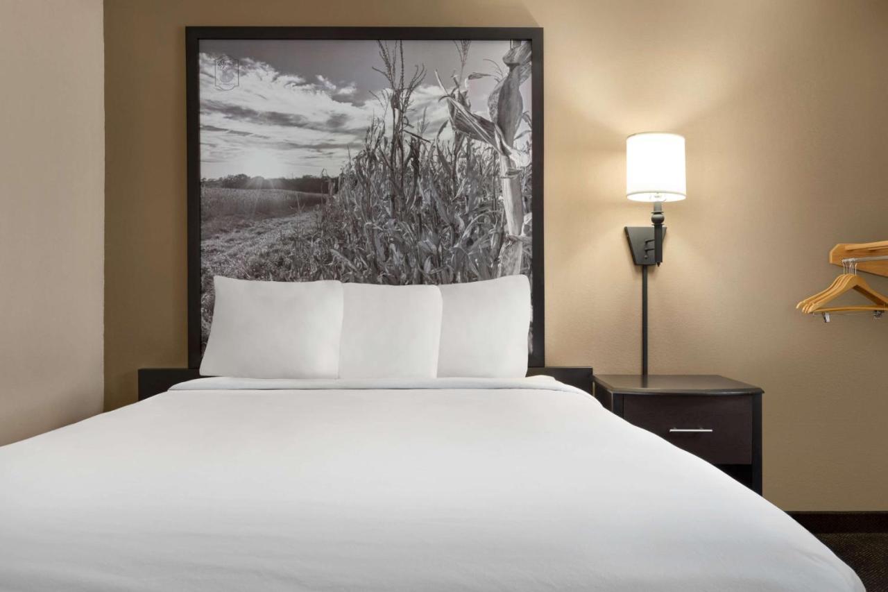 Super 8 By Wyndham Lincoln North Hotel Ngoại thất bức ảnh
