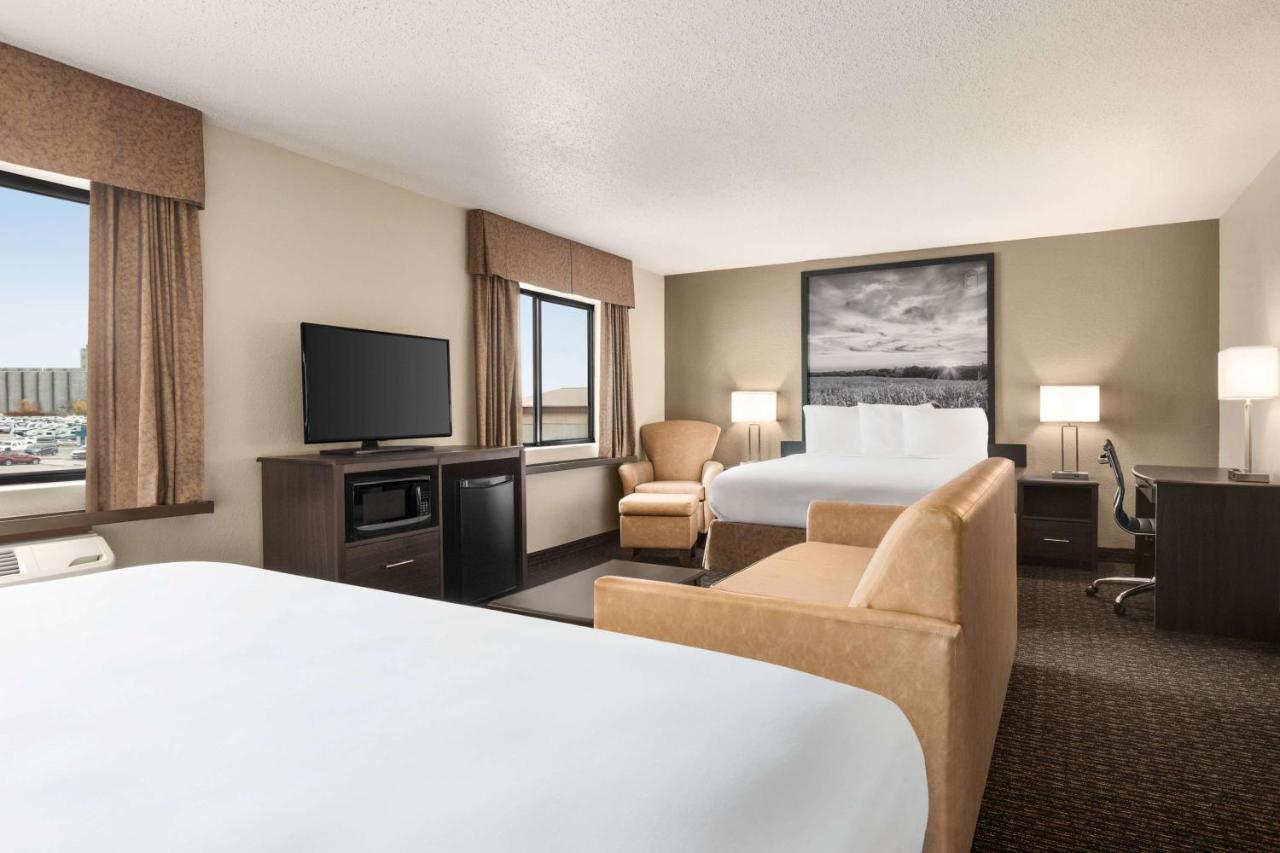 Super 8 By Wyndham Lincoln North Hotel Ngoại thất bức ảnh